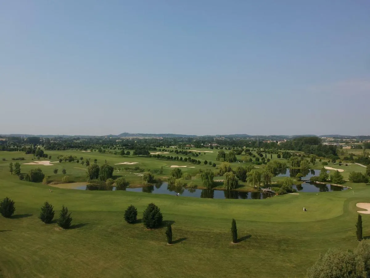 פוזולנגו Creative Design House Golf & Spa